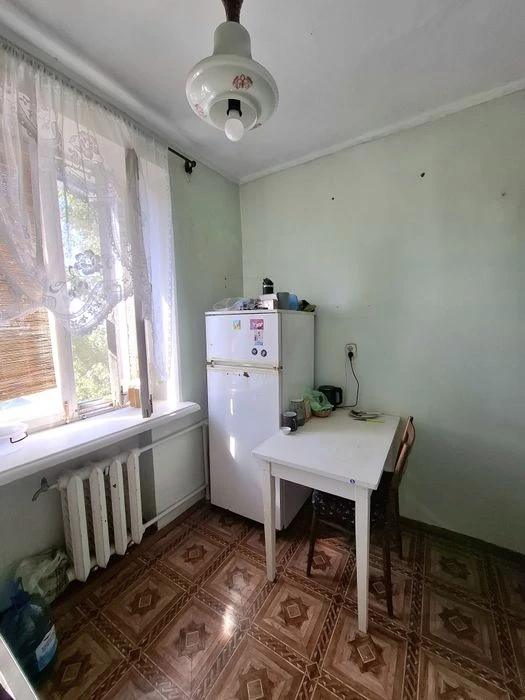 Продаж 2 кім квартири. Космонавтів