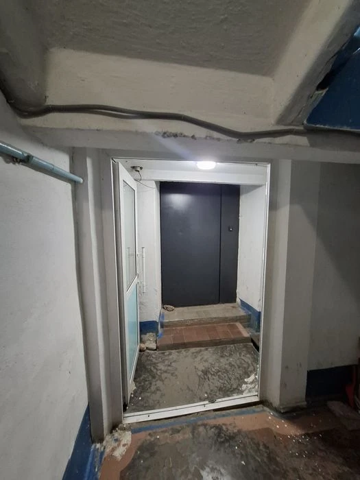 Продаж 2 кім квартири. Космонавтів