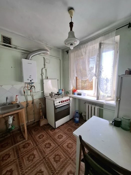 Продаж 2 кім квартири. Космонавтів