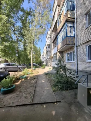 Продаж 2 кім квартири. Космонавтів