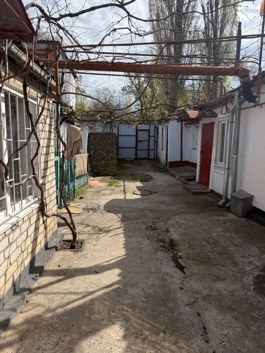 Продажа квартиры на земле в районе Центрального рынка .