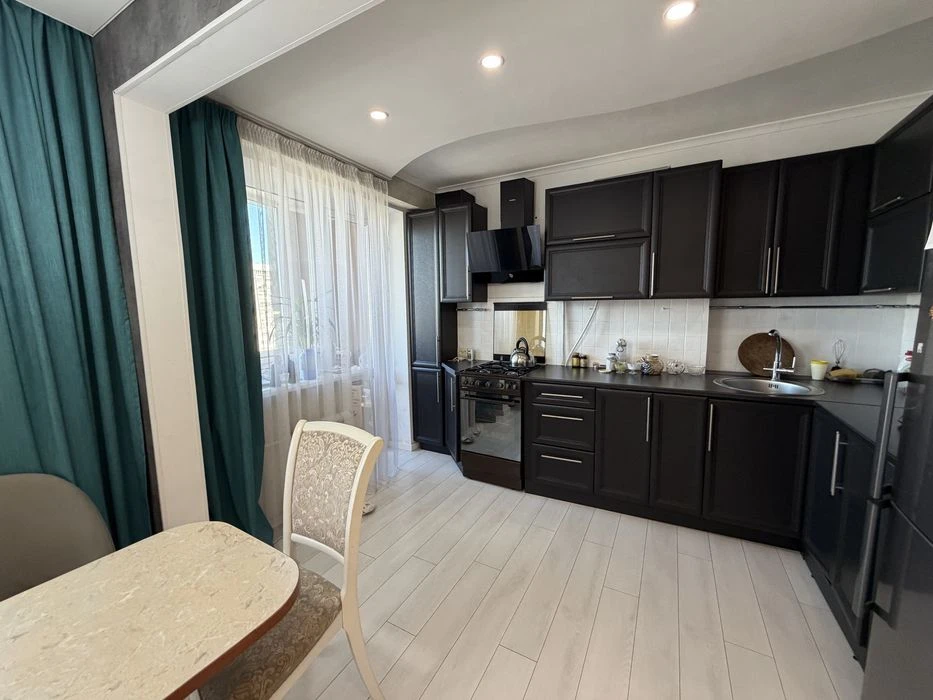Продам 3к квартиру в Центрі міста, Пр. Центральний