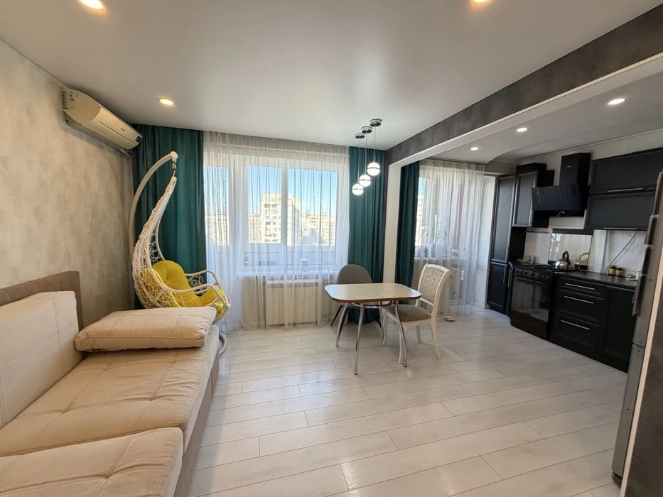 Продам 3к квартиру в Центрі міста, Пр. Центральний