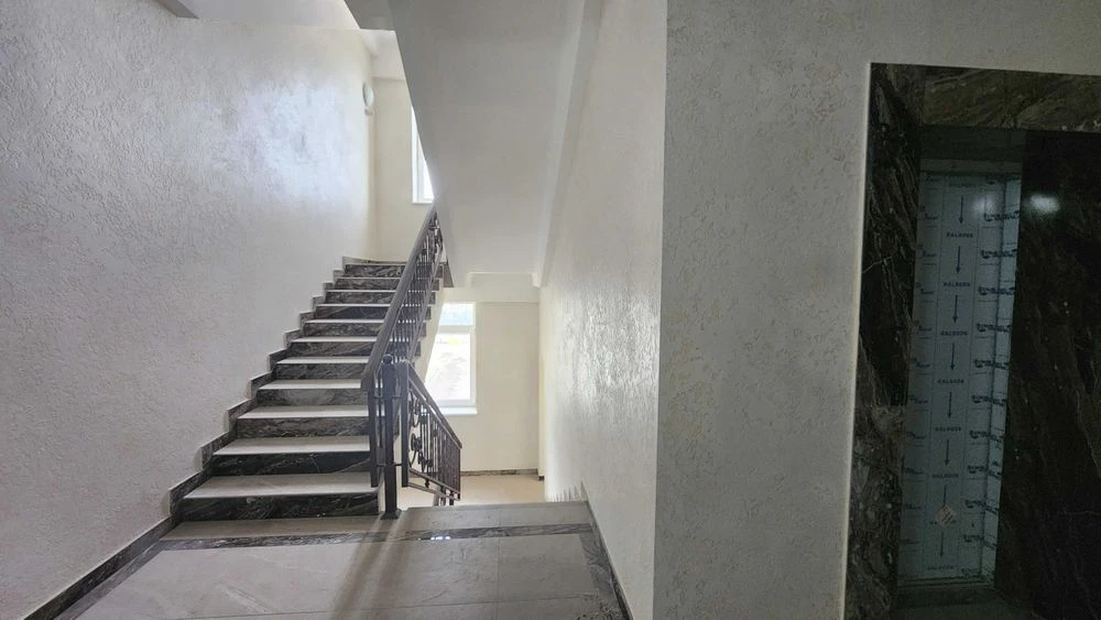 Продаж 2 кімнатна квартира 77,4 м2  новобуд  вул Садова Цент