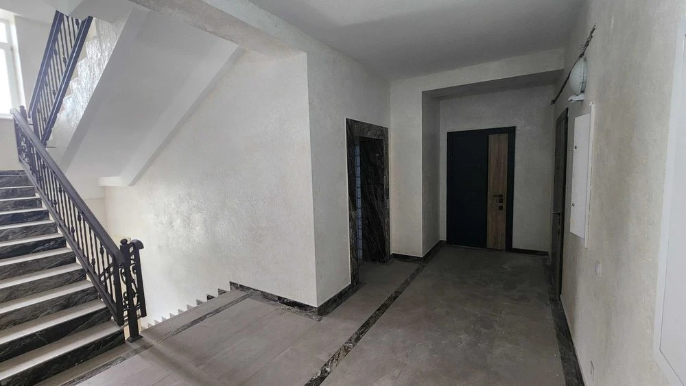 Продаж 2 кімнатна квартира 77,4 м2  новобуд  вул Садова Цент