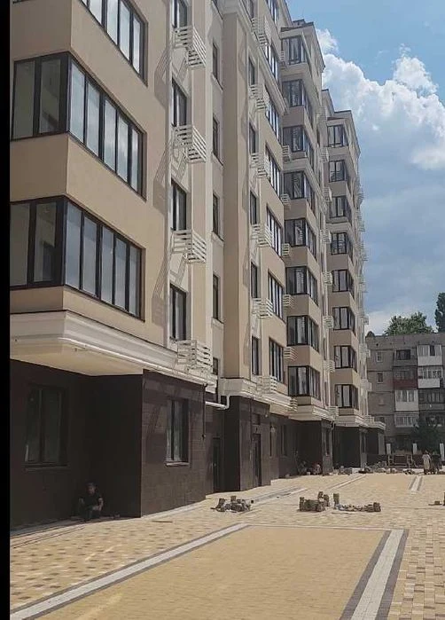 Продаж 2 кімнатна квартира 77,4 м2  новобуд  вул Садова Цент