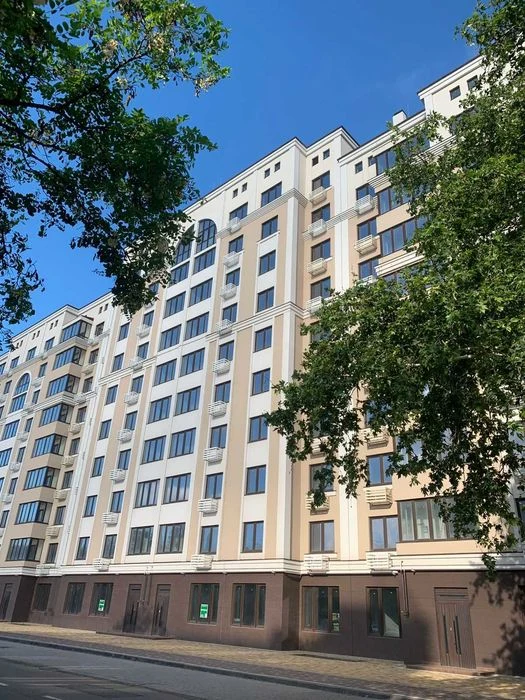 Продаж 2 кімнатна квартира  81.8 м2  новобуд вул Садова Цент