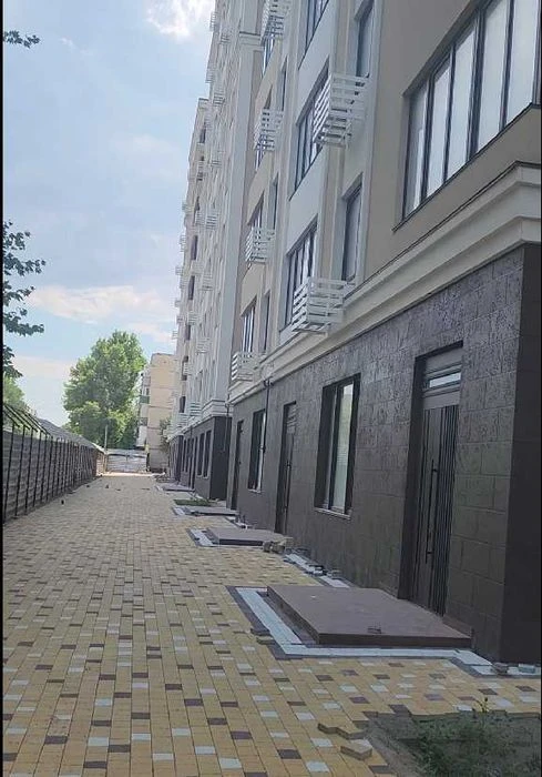 Продаж 2 кімнатна квартира  81.8 м2  новобуд вул Садова Цент