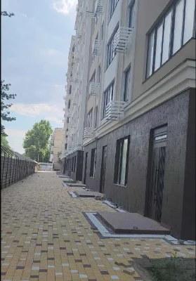 Продаж 2 кімнатна квартира  81.8 м2  новобуд вул Садова Цент