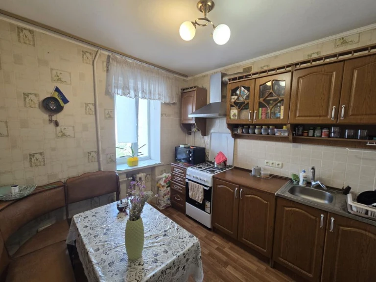 Продам 1к Чешку р-н 22 лицея / ул. Галины Петровой