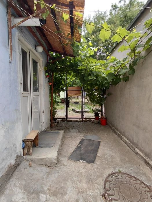 2к. Декабристов, "жил" 1/2  с гаражем  35т.