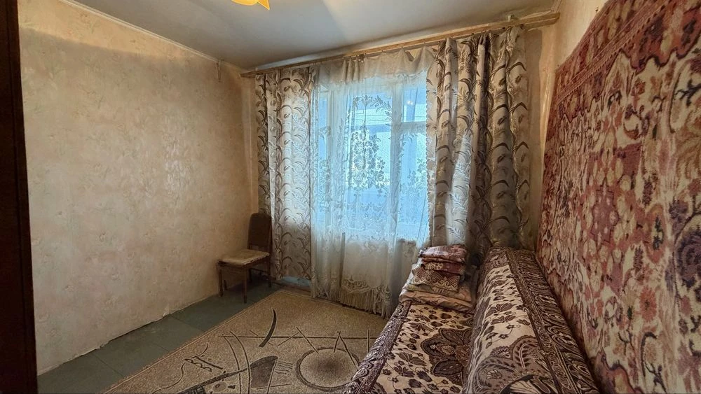 Продается 4 кк Космонавтов!