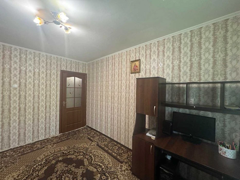 Продаю 3 комнатную квартиру на пр Корабелов 4  и1