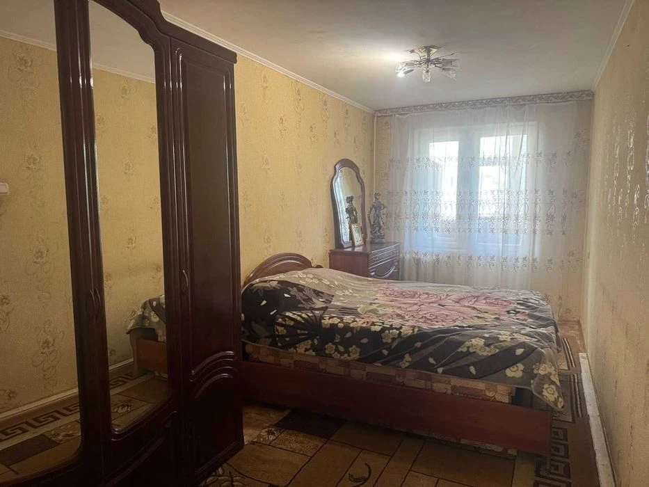 Продаю 3 комнатную квартиру на пр Корабелов 4  и1