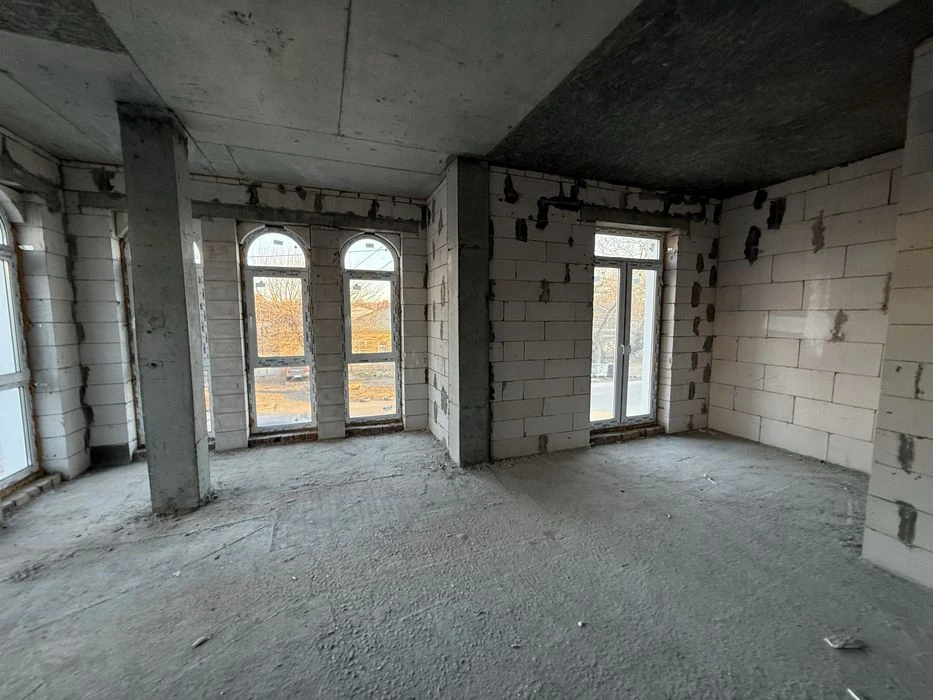 Продаю студию  в самому центре г Николаев 43м2