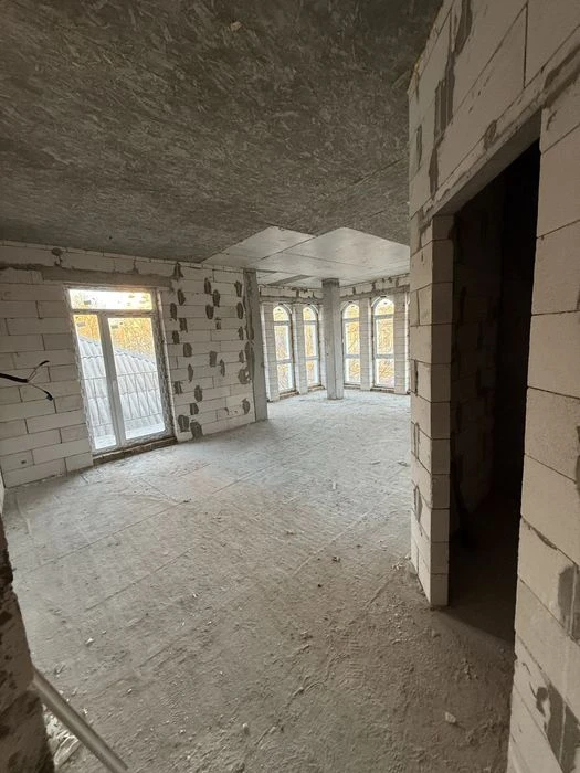 Продаю студию  в самому центре г Николаев 43м2