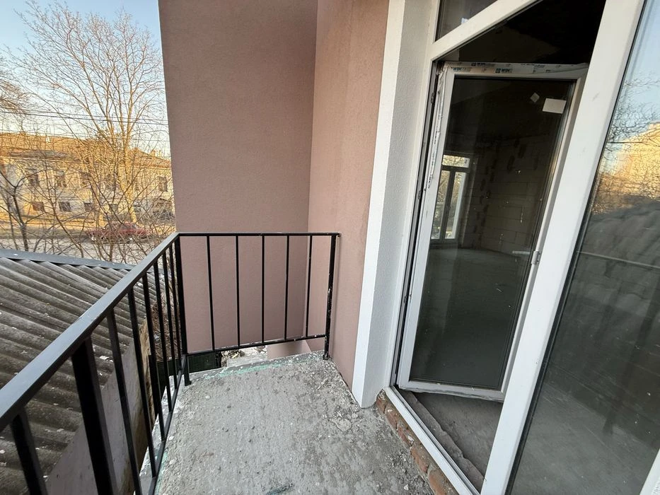Продаю студию  в самому центре г Николаев 43м2