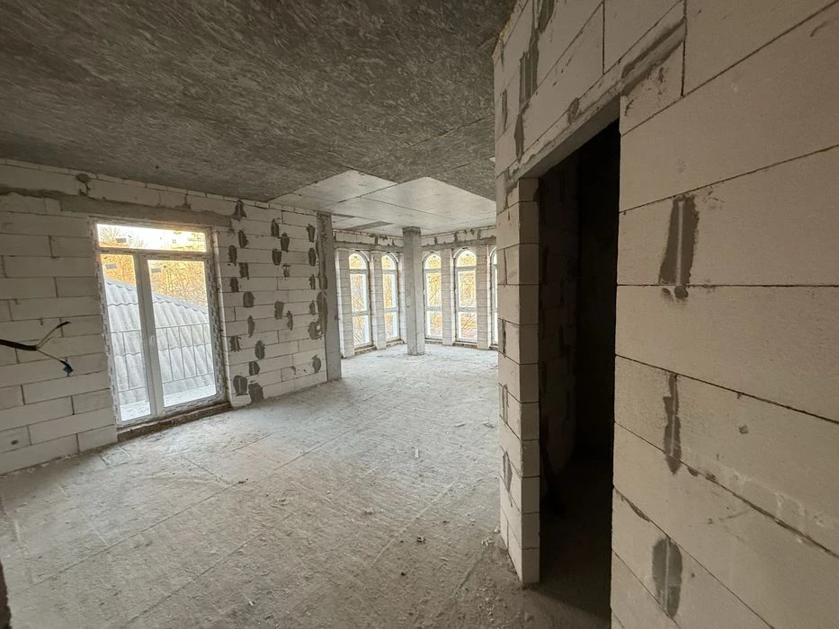 Продаю студию  в самому центре г Николаев 43м2