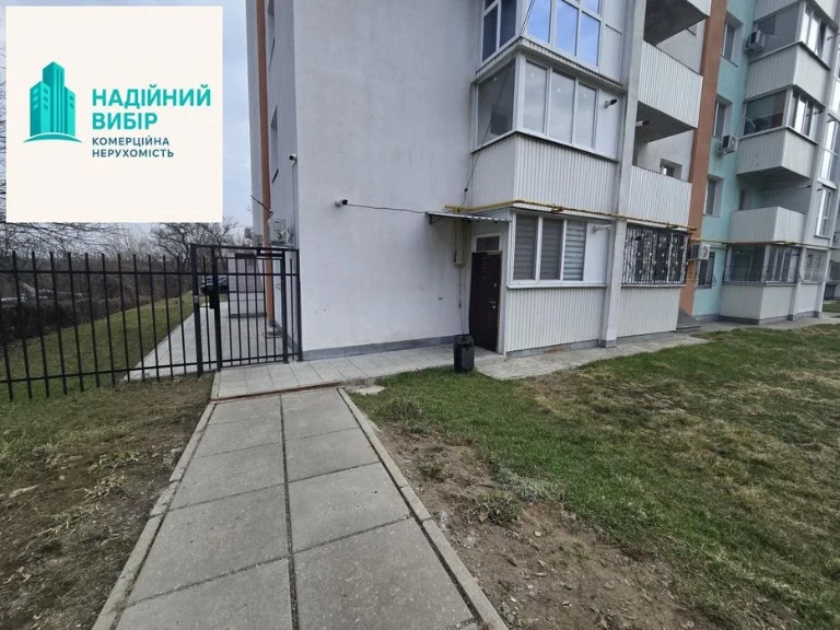Продаж квартири на 1- му поверсі з окремим входом!