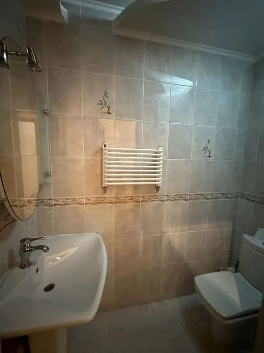 Продаю квартиру на земле в центре фасадный вход