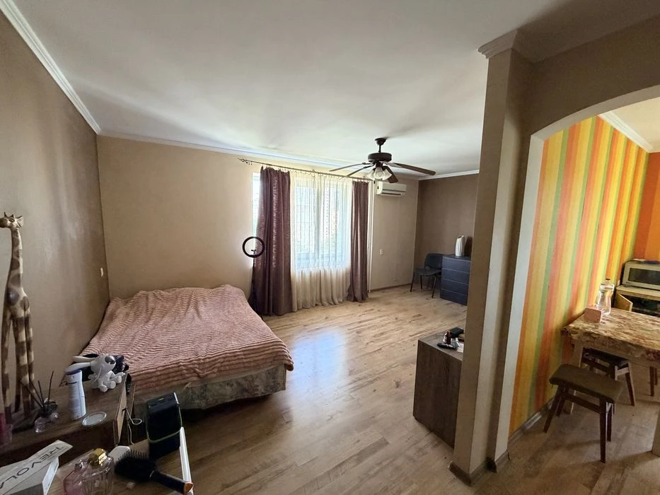 Продаж 1-к квартири 7/9 вул Космонавтів