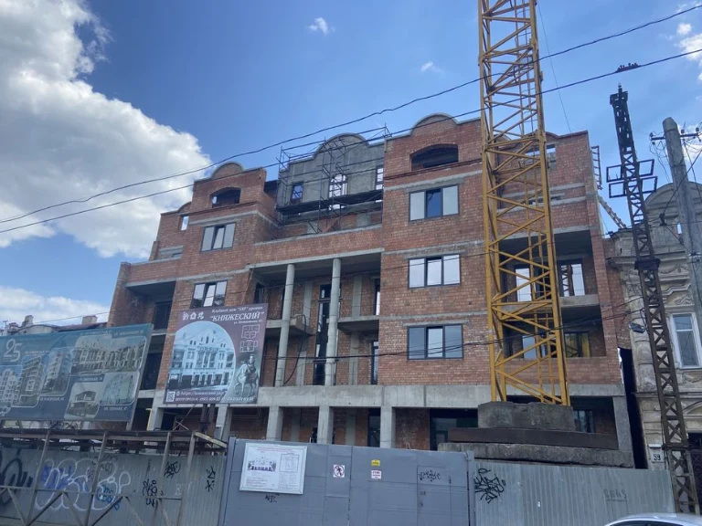 Срочная продажа 3 к с двумя паркоместами в самом центре горо