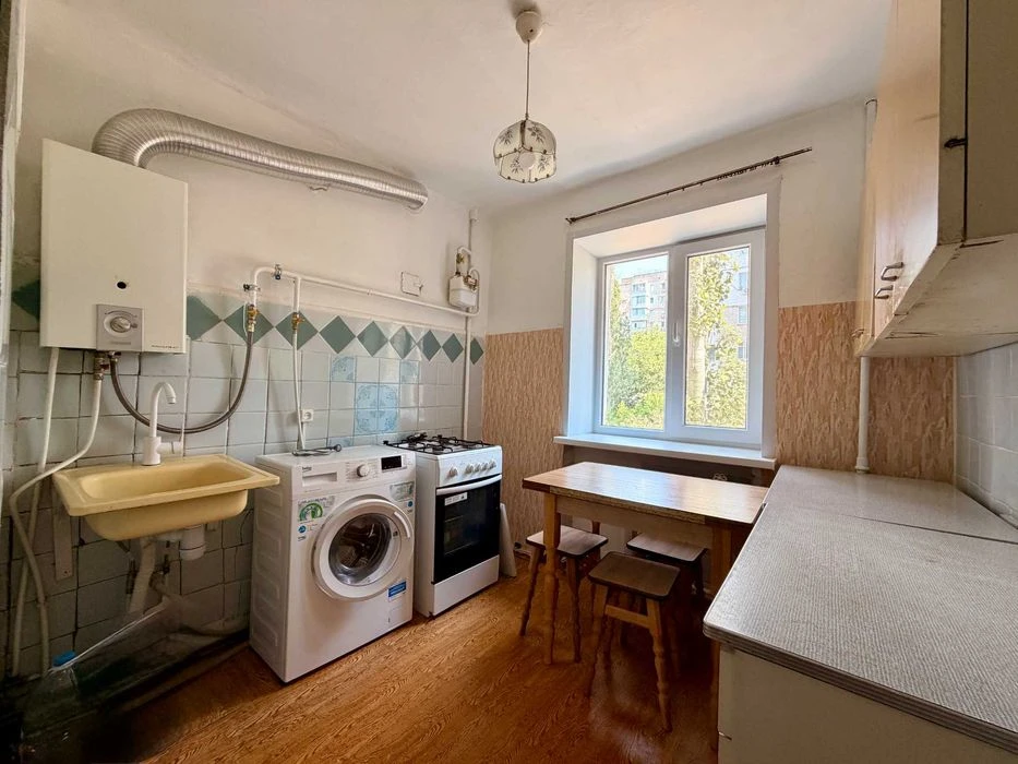 Продаж  двокімнатної квартири