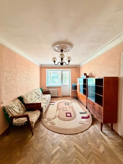Продаж  двокімнатної квартири
