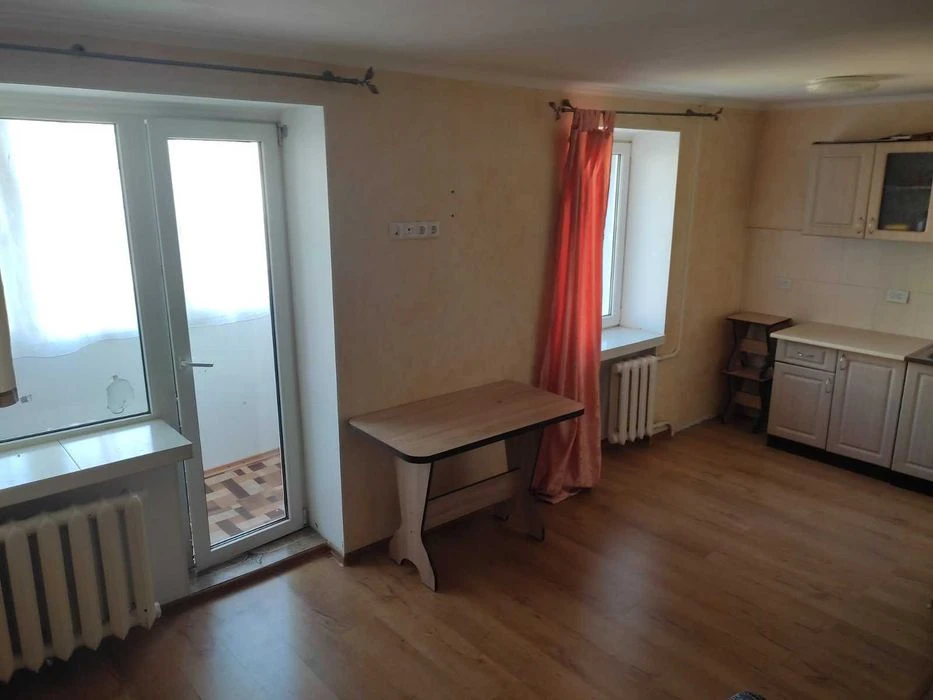 Продаю в Корабельном районе  1 к. квартиру