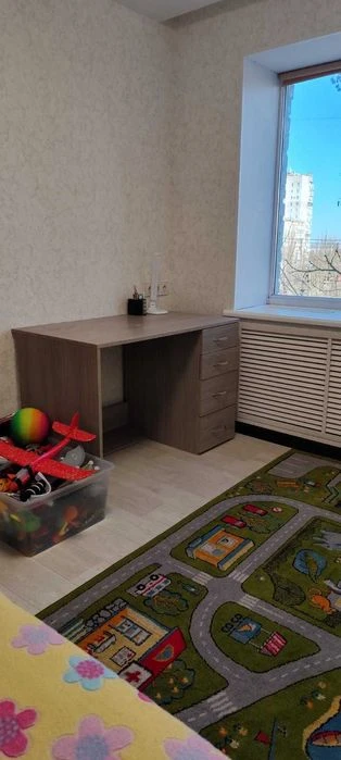 продаю 4 кімнатну стильну квартиру на площі Перемоги, можлив