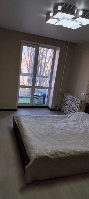 продаю 4 кімнатну стильну квартиру на площі Перемоги, можлив