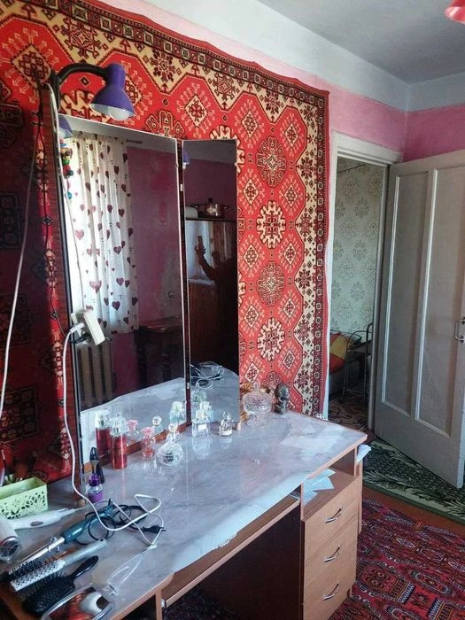 Продаю 2к/кв. ул.ген.Алмазова (р-н Юр.Академии)