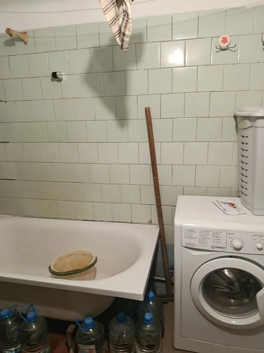 Продаю 3к/кв ул.Пушкинская ,гараж,закрытый двор 32000$