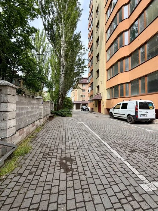 Продаю 1-кімнатну квартиру з ремонтом, вул. Космонавтів 66В,