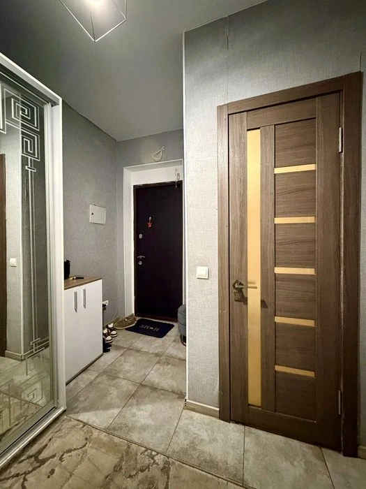 Продаю 1-кімнатну квартиру з ремонтом, вул. Космонавтів 66В,