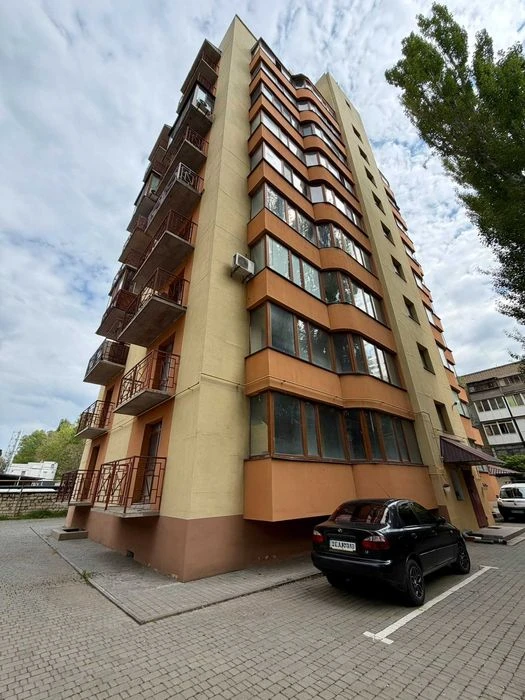 Продаю 1-кімнатну квартиру з ремонтом, вул. Космонавтів 66В,