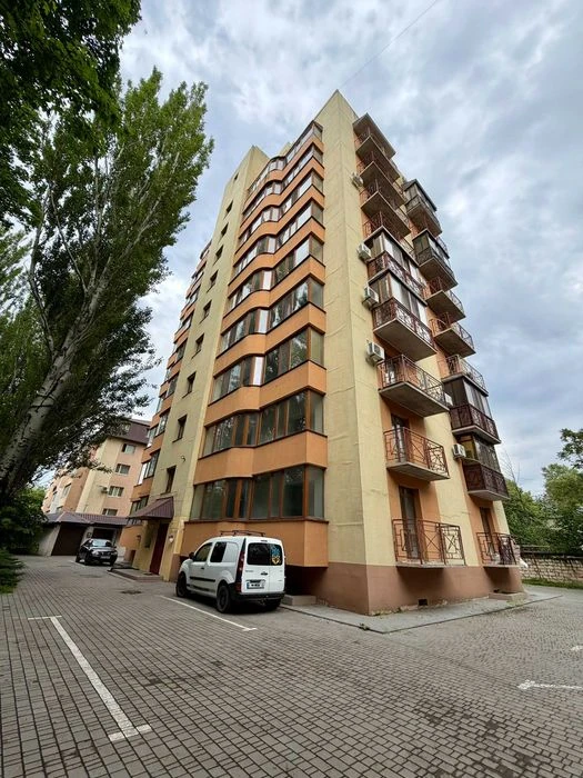 Продаю 1-кімнатну квартиру з ремонтом, вул. Космонавтів 66В,