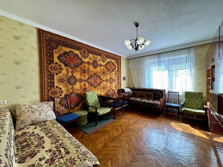 Продаю 2-кімнатну квартиру, Центр, Адмірала Макарова / Собор