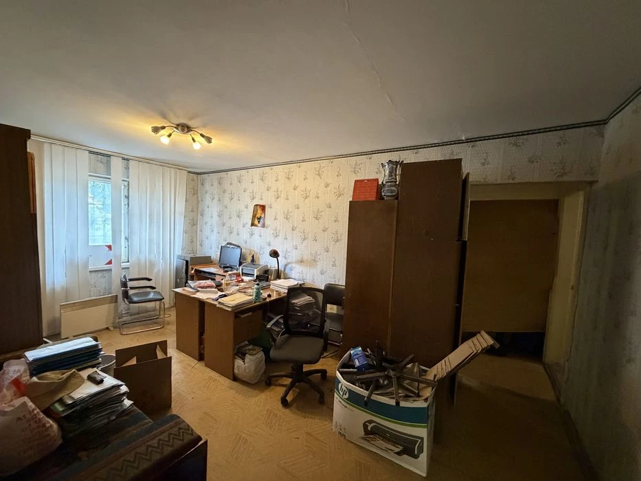 Продається 3-кімнатна квартира біля парку Юність