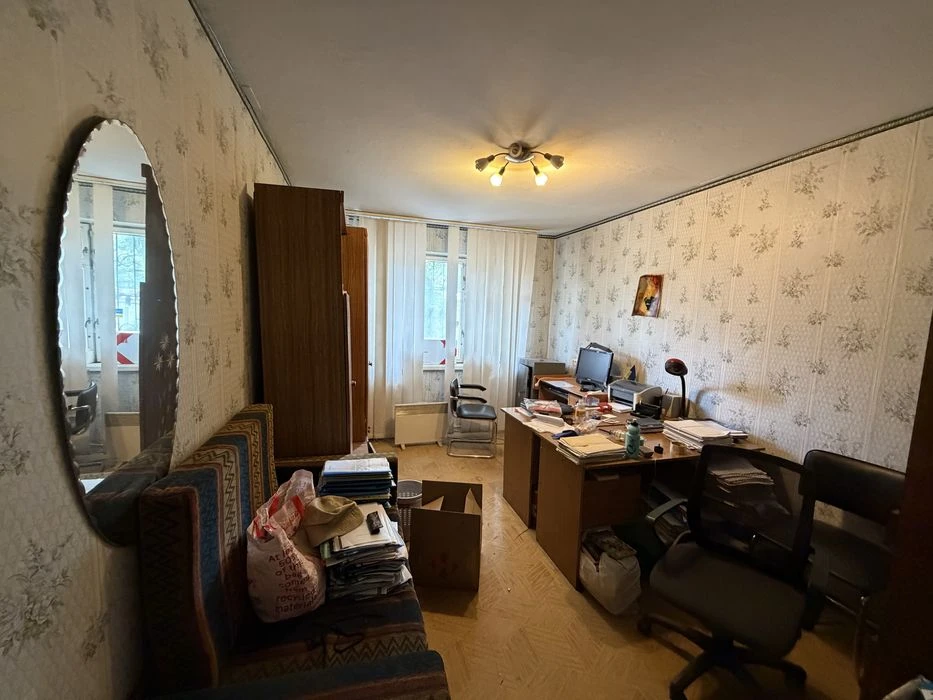 Продається 3-кімнатна квартира біля парку Юність