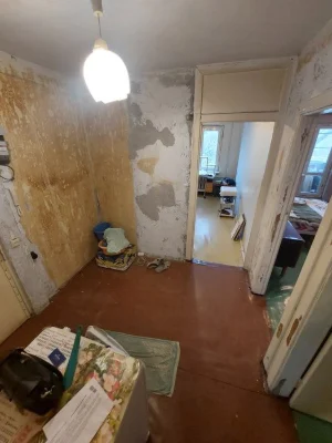 Третя Слобідська/ продам Трьохкімнатну квартиру