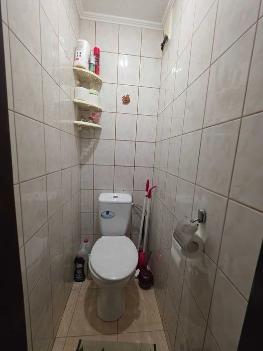 Продам 3-Х КВ.,Космонавтів 122,2/5,цегляний