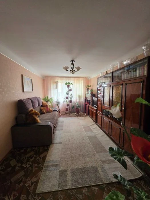Продам 3-Х КВ.,Космонавтів 122,2/5,цегляний