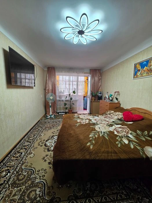Продам 3-Х КВ.,Космонавтів 122,2/5,цегляний