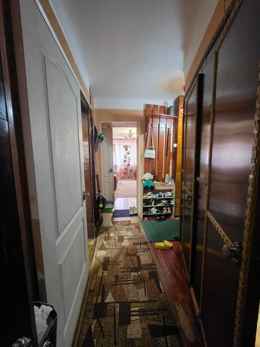Продам 3-Х КВ.,Космонавтів 122,2/5,цегляний