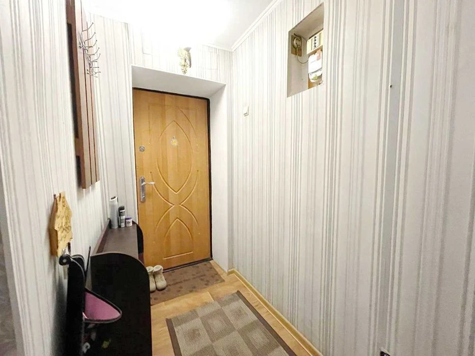 Продаю  3к квартиру в центрі  Корабельного. Заходь і живи! С