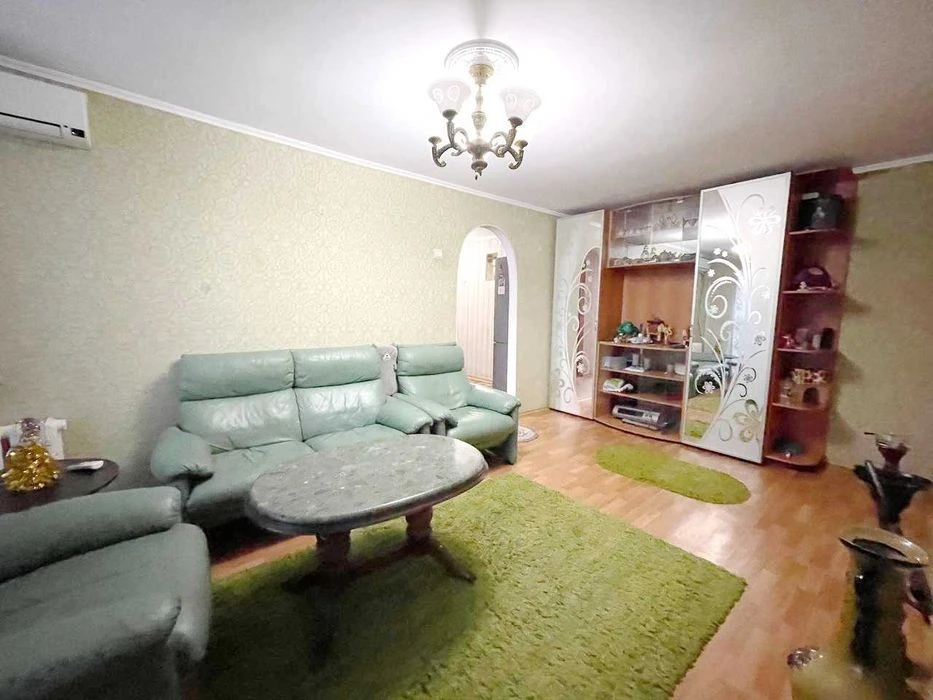 Продаю  3к квартиру в центрі  Корабельного. Заходь і живи! С