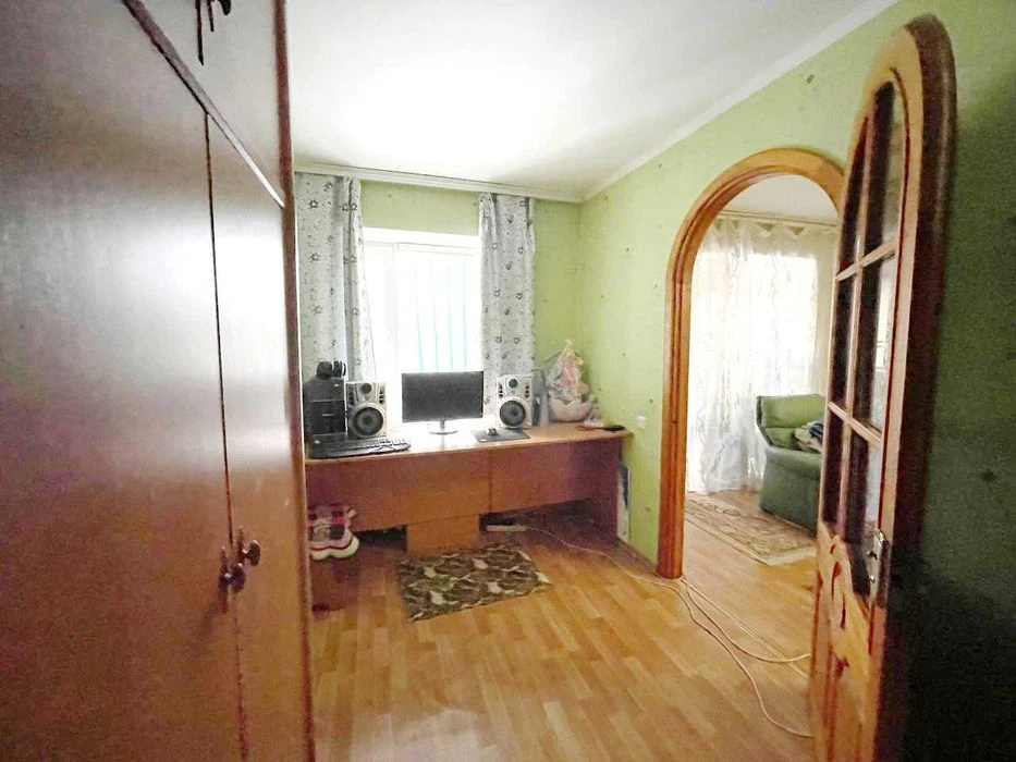 Продаю  3к квартиру в центрі  Корабельного. Заходь і живи! С