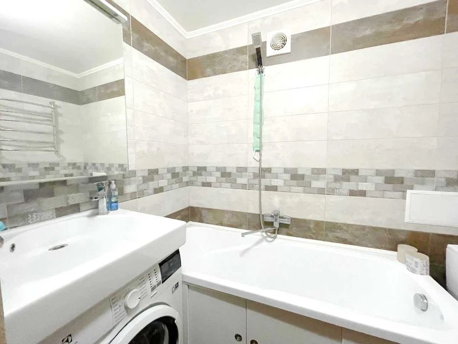 Продаю  3к квартиру в центрі  Корабельного. Заходь і живи! С