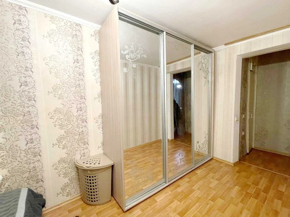 Продаю  3к квартиру в центрі  Корабельного. Заходь і живи! С